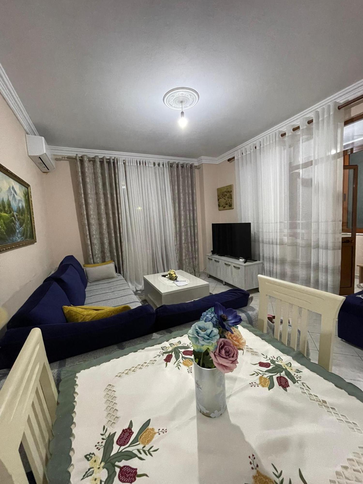 Prendi's In * Golem (Tirana)